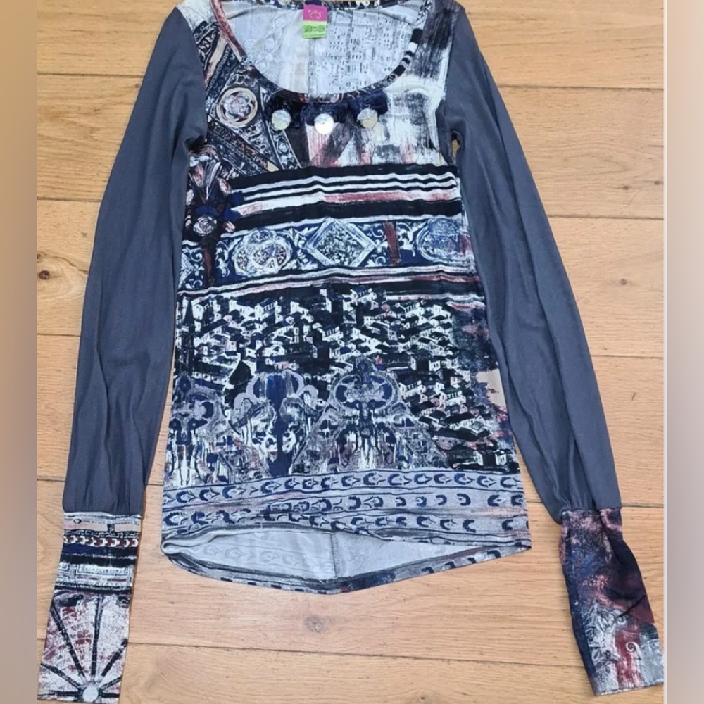 Save the queen long Sleeve Top